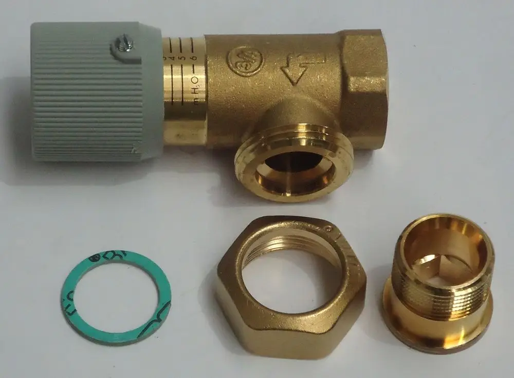 Druck-Kontroll-Ventil von Daikin, aus Messing, mit einem grauen Einstellknopf und verschiedenen Verbindungsteilen. Enthält eine Dichtung und zwei zusätzliche Bauteile.